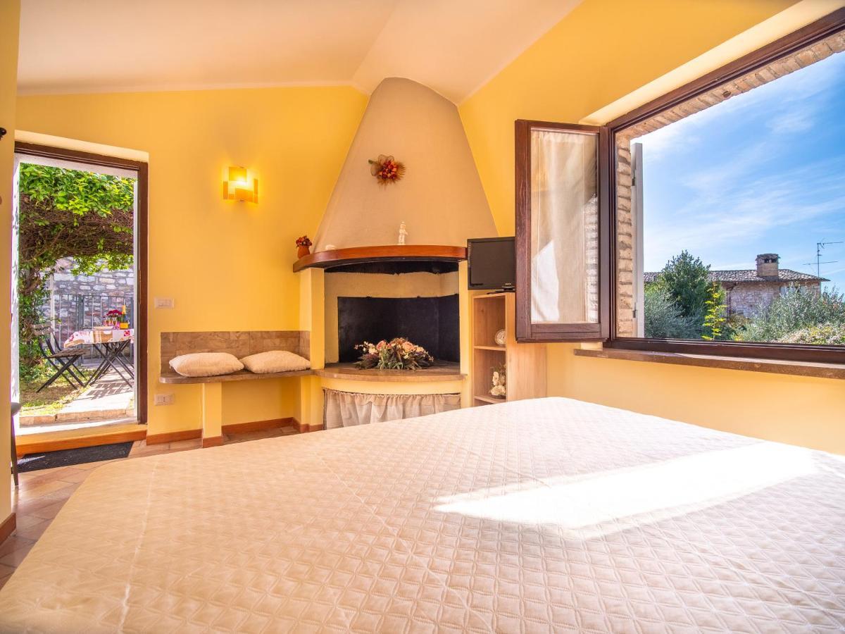 ホテル Terrazza Santa Chiara アッシジ エクステリア 写真